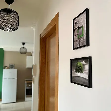 Verde, Amplio Apartamento En Sanxenxo