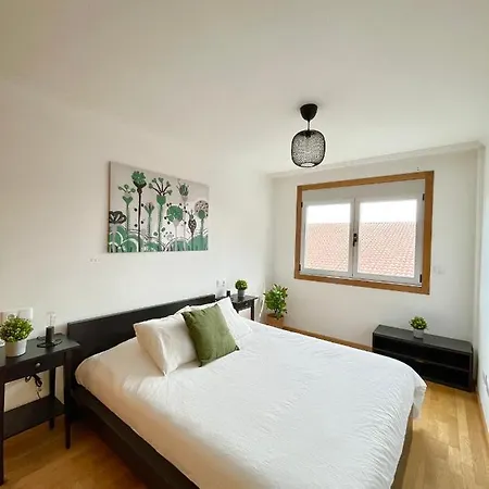 Verde, Amplio Apartamento En Sanxenxo